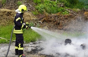 Feuerwehr Flotwedel: FW Flotwedel: Unangemeldetes Feuer sorgt für Feuerwehreinsatz bei Langlingen