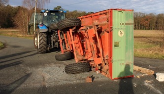 Polizei Minden-Lübbecke: POL-MI: Pkw und Traktor verunfallen bei Überholmanöver