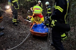 Feuerwehr Sprockh&ouml;vel: FW-EN: Feuerwehr rettet gest&uuml;rzte Person aus Wald