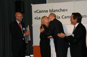 Schweiz. Zentralverein für das Blindenwesen SZB: SZB: Stiftung "Zugang für alle" mit Auszeichnung "Canne blanche" geehrt