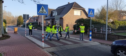 Polizeiinspektion Diepholz: POL-DH: --- Syke und Weyhe, Neue Verkehrshelfer ausgebildet - Diepholz, Einbrecher überrascht ---