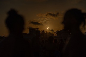 Historischer Tag in Valencia Eine der besten Städte zur Beobachtung der totalen Sonnenfinsternis