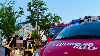 Freiwillige Feuerwehr Celle: FW Celle: Person in Einkaufswagen eingeklemmt