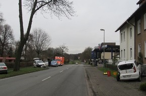 Polizeiinspektion Hameln-Pyrmont/Holzminden: POL-HOL: Boffzen - Bahnhofstraße (L 550): Unaufmerksamkeit fordert eine verletzte Person und 30.000,-- EUR Sachschaden - Zwei PKW Totalschaden -