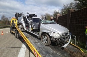 Polizeiinspektion Göttingen: POL-GÖ: (241/2017) Dreizehn Kilometer Stau nach Unfall auf der A 7 bei Echte - 65 Jahre alter Mercedesfahrer verletzt