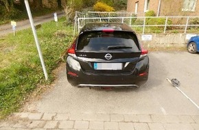 Polizeiinspektion Hameln-Pyrmont/Holzminden: POL-HM: Zeugenaufruf: Unfallflucht auf Parkplatz