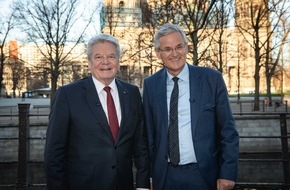 ZDF: Suche nach der Einheit: Umfrage zur "ZDFzeit"-Doku mit Joachim Gauck (FOTO)