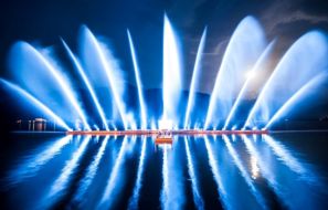 Zell am See-Kaprun: Magische Momente beim "Zeller Seezauber": Neue Wasser-Licht-Musik-
und Lasershow in Zell am See-Kaprun - BILD