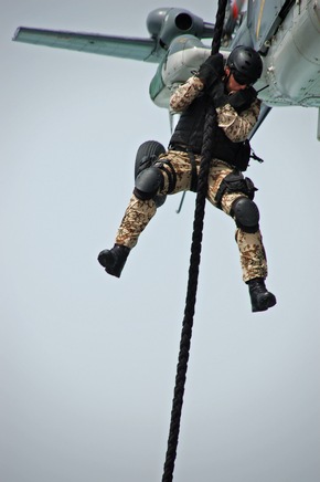 Deutsche Marine - Bilder der Woche: Fotobeispiele von Marinesoldaten im Einsatz unter anderem zum Boarding