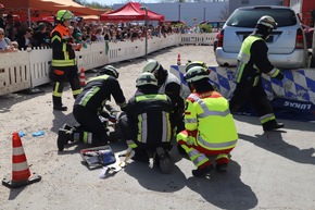 Feuerwehr Nürnberg: Auftaktveranstaltung des 150. Jubiläums der Berufsfeuerwehr Nürnberg bei bestem Wetter - Erste offene Bayerische Meisterschaften in der Unfallrettung in Nürnberg