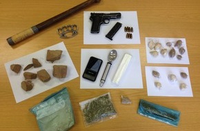 Polizei Düsseldorf: POL-D: Polizei zieht bewaffnete Drogendealer aus dem Verkehr - Haftrichter - Bilder der sichergestellten Gegenstände im Anhang
