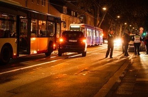 Polizei Bochum: POL-BO: Zusammenstoß mit Linienbus: Autofahrerin (41) wird leicht verletzt