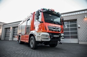 FFW Gemeinde Schwalmtal: FFW Schwalmtal: Nachbarschaftliche Unterst&uuml;tzung bei Industriebrand in Viersen