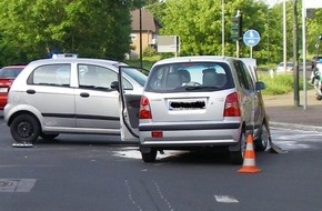 Polizei Düren: POL-DN: Gelbpfeil und Gegenverkehr nicht bemerkt