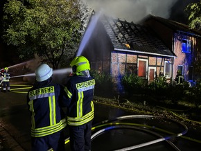 FW Flotwedel: Werkstatt in Vollbrand - Übergreifen auf Wohnhaus verhindert