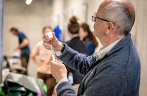 VIER PFOTEN - Stiftung für Tierschutz: La santé est primordiale pour mener une meilleure vie d’ours: contrôle vétérinaire pour Sam à Arosa Terre des Ours