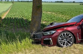 Kreispolizeibehörde Höxter: POL-HX: Warum kam der BMW von der Straße ab? Polizei sucht Zeugen