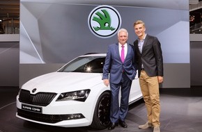 Skoda Auto Deutschland GmbH: Raumriese trifft Radsportstar: Messepremiere des neuen SKODA Superb Combi auf der IAA mit Marcel Kittel (FOTO)