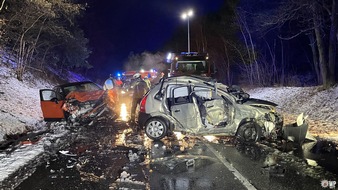 Polizeidirektion Kaiserslautern: POL-PDKL: Schwerer Verkehrsunfall mit drei Verletzten - Landstra&szlig;e zeitweise gesperrt