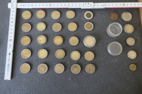POL-LG: ++ Münzen &amp; Schmuck sichergestellt - Polizei sucht Eigentümer! - 54-Jähriger kann die Herkunft nicht erklären ++ Einbruch in Werkstatt - Werkzeuge gestohlen ++ nach rechts von der Fahrbahn abgekommen