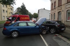 Feuerwehr Wetter (Ruhr): FW-EN: Wetter - Kleinbrand und Verkehrsunfall