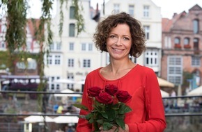 ARD Das Erste: Das Erste / "Rote Rosen": Schwesternliebe auf ewig - bis "Mr. Right" in ihr Leben tritt / Madeleine Niesche übernimmt in der 15. Staffel die Hauptrolle in der ARD-Telenovela
