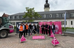 Deutsche Telekom AG: Weiterstadt: Spatenstich f&uuml;r Glasfaserausbau
