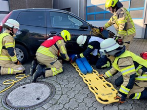 FW Alpen: 30 frisch ausgebildete Einsatzkräfte für die Feuerwehren Alpen, Sonsbeck und Xanten