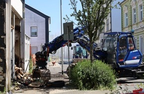 Feuerwehr Velbert: FW-Velbert: Umfangreicher Gefahrguteinsatz in Velbert-Mitte erfolgreich abgeschlossen