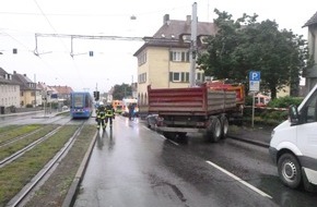 Polizeipräsidium Nordhessen - Kassel: POL-KS: Folgemeldung zum Unfall auf Ihringshäuser Straße: Drei Leichtverletzte und 35.000 Euro Sachschaden