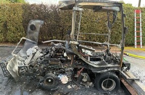 Freiwillige Feuerwehr Bedburg-Hau: FW-KLE: Fahrbarer Rasenmäher in Brand geraten - Feuerwehr verhindert Ausbreitung