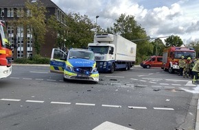 Feuerwehr Pulheim: FW Pulheim: Unfall mit Polizeiwagen - zwei Verletzte