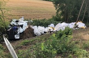 Polizei Münster: POL-MS: LKW stürzt auf A 30 die Böschung herunter - Fahrer unter Alkoholeinfluss