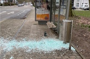 Polizeipräsidium Westpfalz: POL-PPWP: Wer hat die Bushaltestelle beschädigt?
