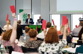 Zentralverband Zoologischer Fachbetriebe Deutschlands e.V. (ZZF): ZZF-Delegierte beschließen neuen Namen: „ZZF – Zentralverband der Heimtierbranche“