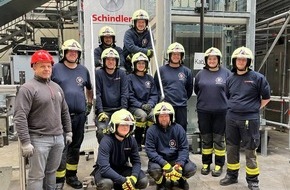 Schindler Deutschland: Gemeinsam für Sicherheit: Schindler Deutschland schult Freiwillige Feuerwehren im Umgang mit Aufzügen