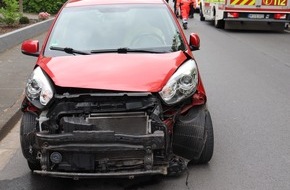 Kreispolizeibehörde Herford: POL-HF: Verkehrsunfall im Kreuzungsbereich- Vorfahrt missachtet