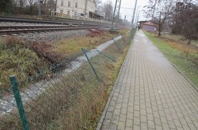 Bundespolizeiinspektion Rostock: BPOL-HRO: Zaun zur Gleissicherung mutwillig beschädigt