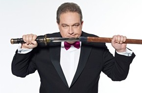 TELE 5: Existenz-Exhibitionisten, Programm-Primaten, Politik-Versager: 'Kalkofes Jahresrückblick - Fresse 2013' mit Polit- und Promi-Rundumschlag am 27. Dezember, 20.15 Uhr auf TELE 5 (FOTO)
