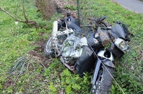 Kreispolizeibehörde Herford: POL-HF: Verkehrsunfall - Motorradfahrer schwer verletzt