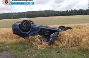 Polizeipräsidium Westpfalz: POL-PPWP: Autofahrer nach Überschlag verletzt