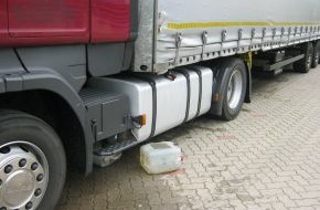 Polizeiinspektion Harburg: POL-WL: Bei Unfall schlägt Dieseltank leck.