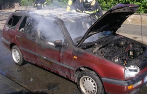 Polizei Düren: POL-DN: Während der Fahrt in Brand geraten