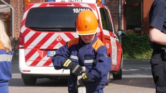 Freiwillige Feuerwehr Celle: FW Celle: Jugendliche erhalten die Jugendflamme Stufe 1 in Celle