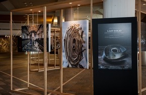 Bertelsmann SE & Co. KGaA: Außergewöhnliche Foto-Ausstellung "Last Folio" startet in Berlin