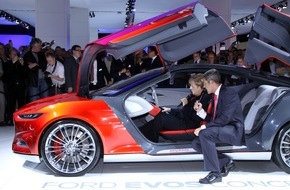 Ford-Werke GmbH: Bundeskanzlerin Merkel auf der IAA bei Ford (mit Bild)