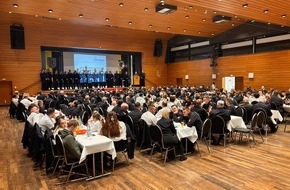 Feuerwehr Bergheim: FW Bergheim: Ehrungen und Bef&ouml;rderungen zur Jahreshauptversammlung der Feuerwehr Bergheim Zahlreiche ehrenamtliche Mitglieder gew&uuml;rdigt - F&uuml;hrungswechsel an der Spitze und in den Einheiten