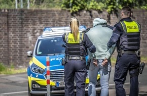 Polizei Mettmann: POL-ME: Duo wollte Snackautomaten aufbrechen: Festnahme! - 2606014