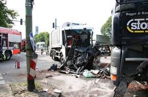 Feuerwehr Essen: FW-E: Verkehrsunfall mit zwei LKW, beide Fahrer verletzt, Foto verfügbar