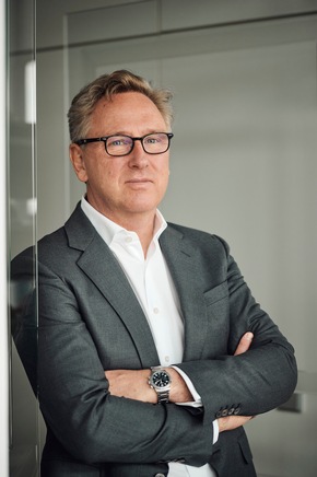 Neues Entree f&uuml;r den DEICHMANN-Campus: Einweihung des Zentralgeb&auml;udes in Essen, solides Gesch&auml;ftsergebnis 2025